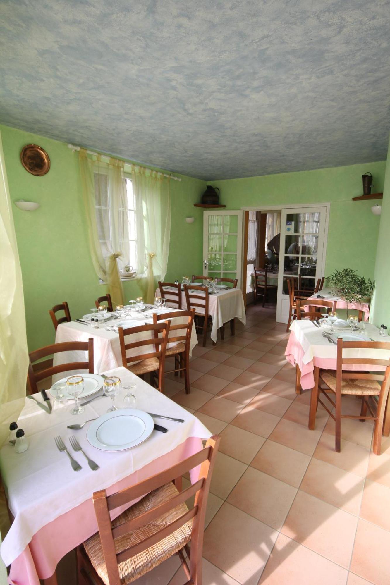 Auberge De L'Omois Baulne-en-Brie Luaran gambar